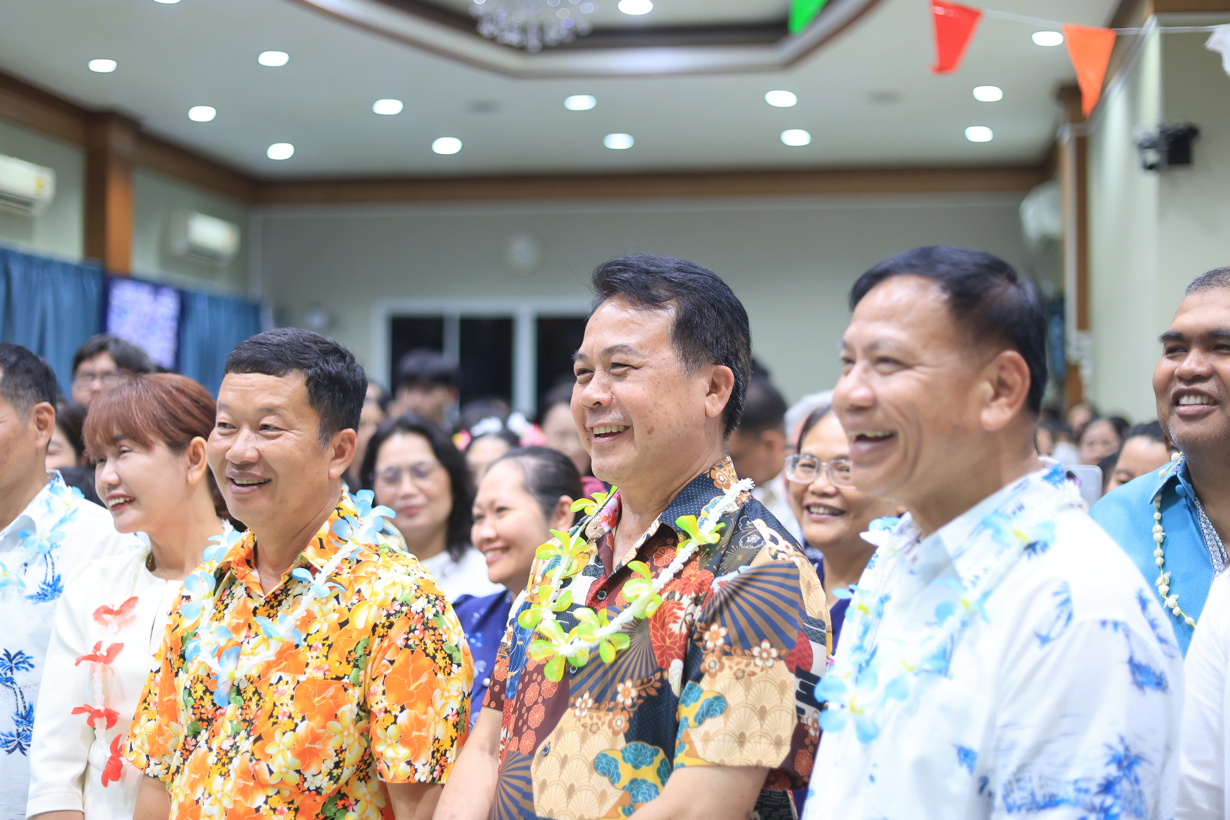 title - ชุ่มฉ่ำ! ชาว ส.ป.ก. ร่วมสรงน้ำพระพุทธรูป และรดน้ำขอพรผู้บริหาร เนื่องในประเพณีวันสงกรานต์ ประจำปี 2569 บรรยากาศเต็มไปด้วยความชื่นมื่นชุ่มฉ่ำ
